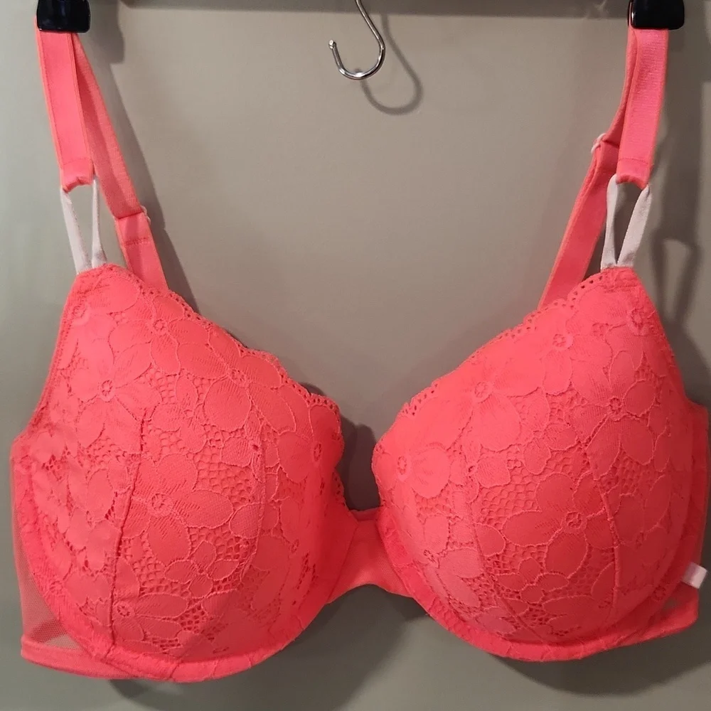 Victoria's Secret Pink Bra with Molded Cups and Smooth Finish - Picture 1 of 8